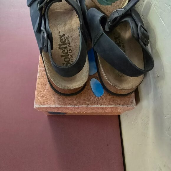 New Womens Black Leather Double Buckle Sandals 6M 8M 9M - Picture 4 of 5